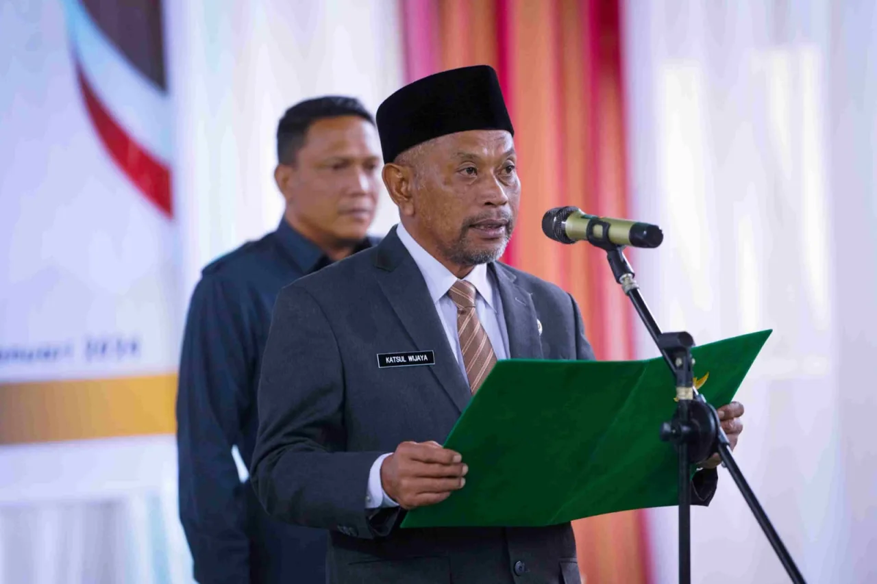 Sekda Paser Lantik PAW Kades Klempang Sari