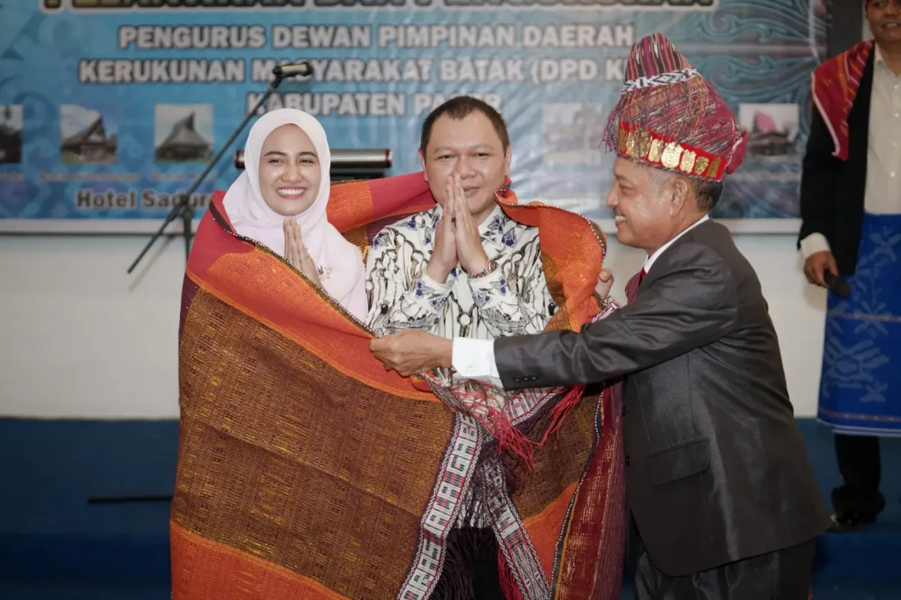 Pesan Bupati Paser Saat Pelantikan DPD KMB, "di Mana Bumi Dipijak, di Situ Langit Dijunjung"