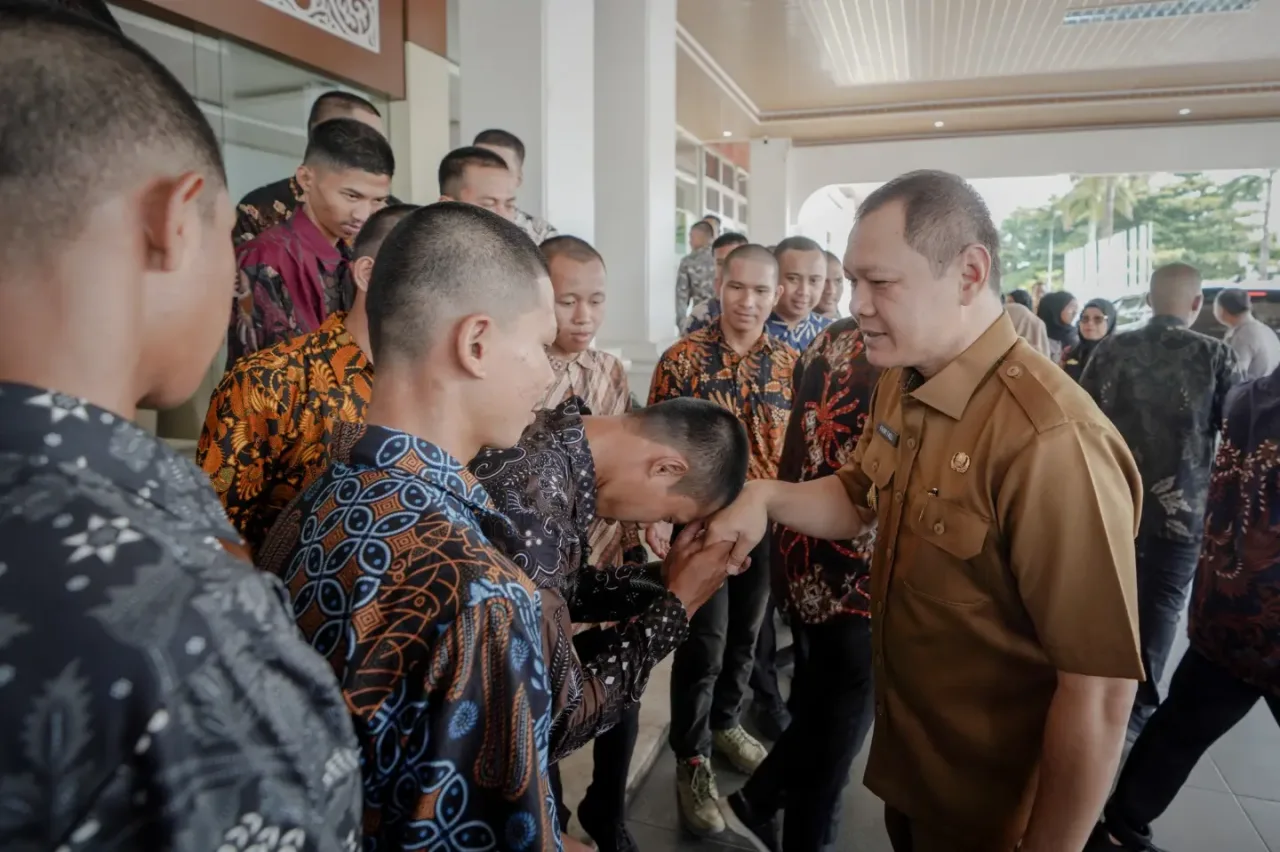 Bupati Paser Lepas 64 Peserta Pelatihan Kerja
