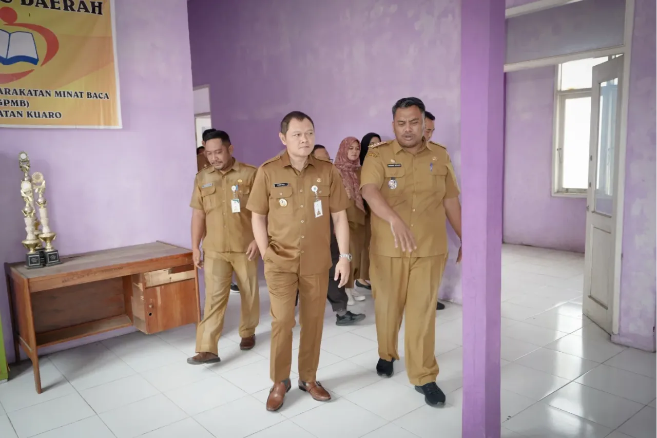 Bupati Paser Tinjau Kondisi Kantor Camat Kuaro, 2025 Akan Direhab