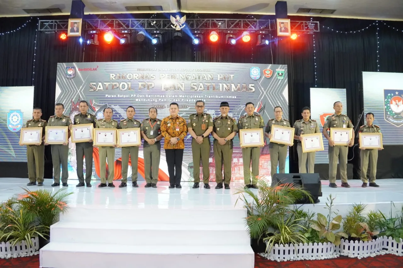 Pemkab Paser Raih Pengahrgaan Karya Bhakti Peduli Satpol PP