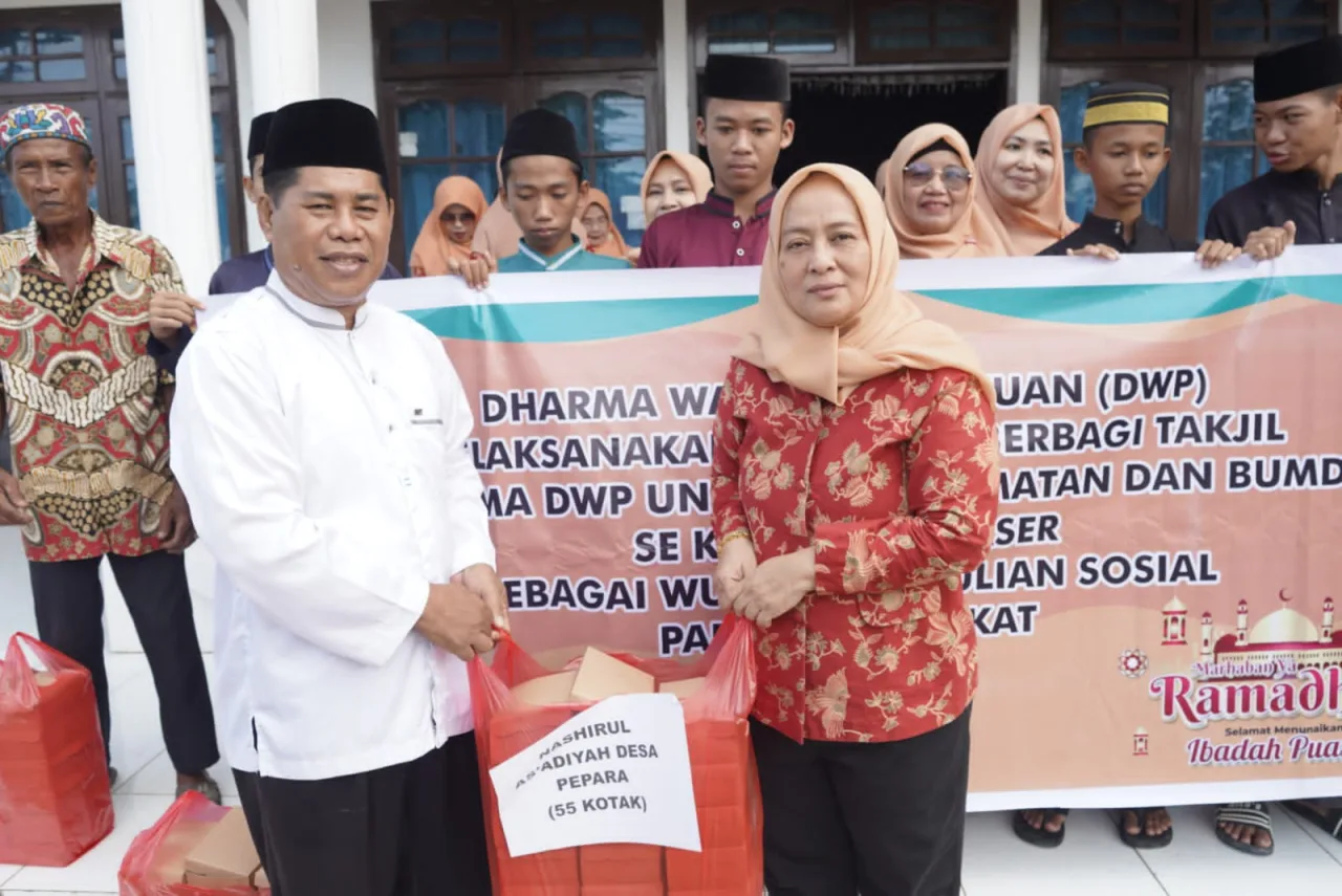 DWP Kabupaten Paser Bagikan Ribuan Takjil ke Pesantren dan Panti Jompo