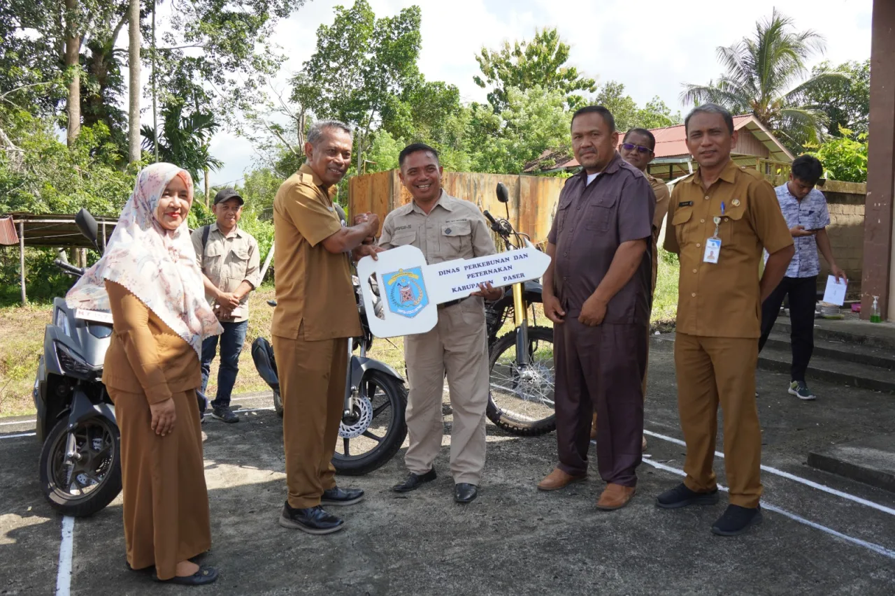Pemda Paser Berikan Petugas Peternakan 26 Unit Kendaraan Operasional