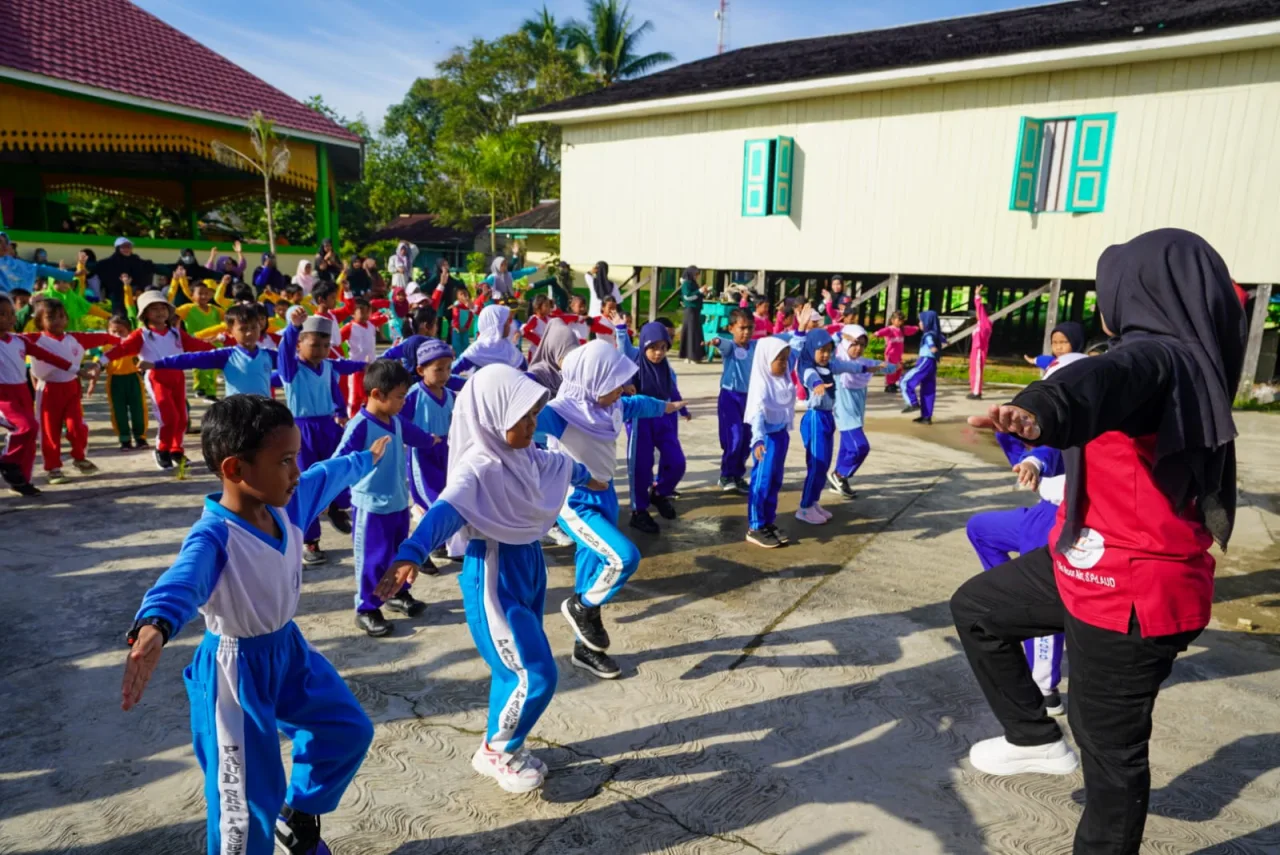 Peringati HUT -17, TK Negeri Pasir Belengkong gelar berbagai lomba dan Bazar Sembako