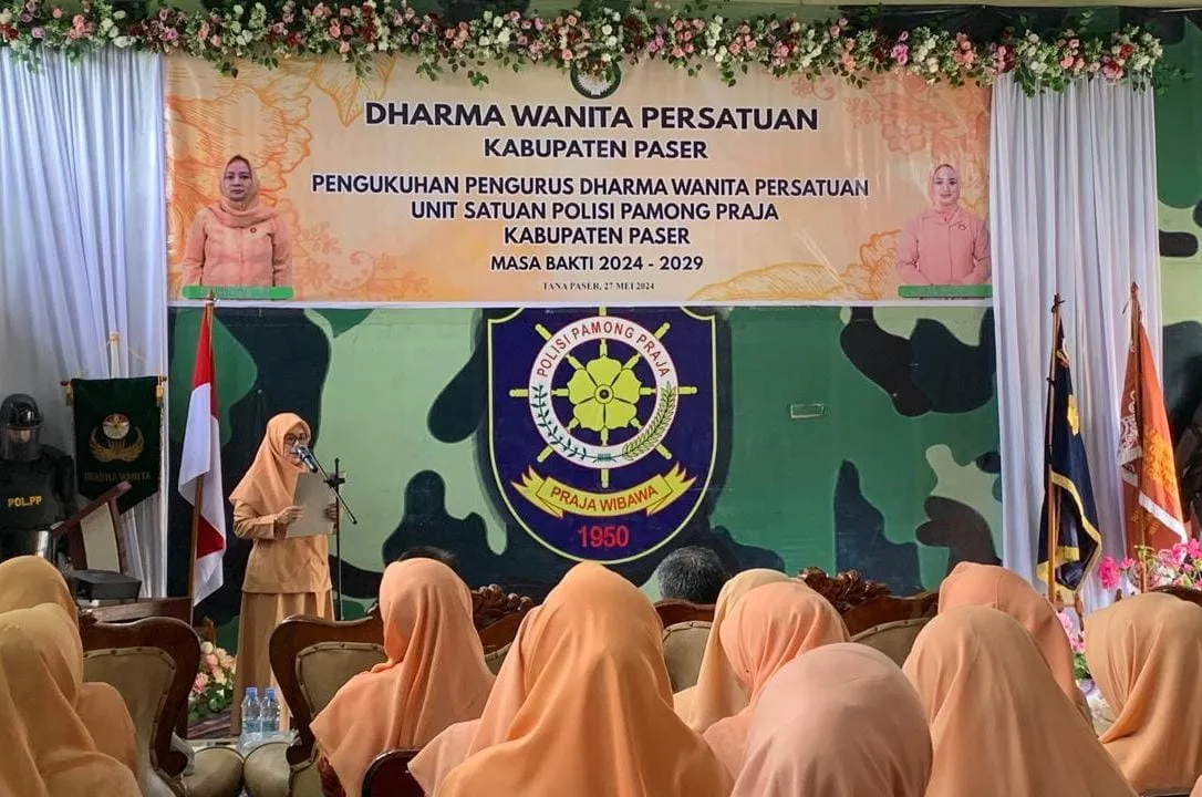 Ketua DWP Kabupaten Paser Lantik Pengurus DWP Unit Satpol PP