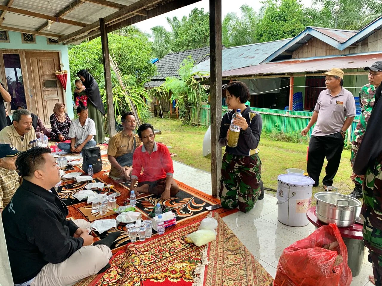 Tim Pupuk Nusantara UNHAN Satlak Elang Latih Pembuatan Pupuk di Sempulang