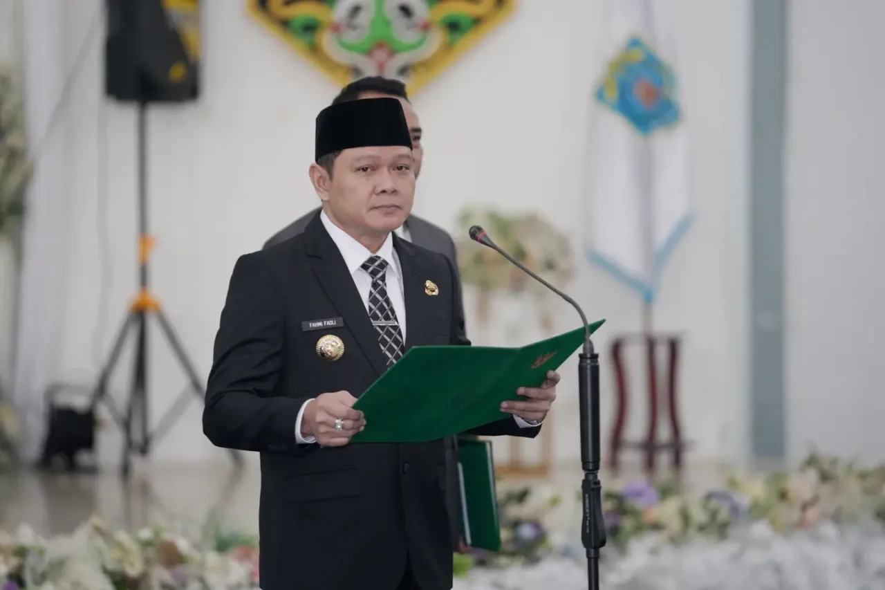 Lantik Enam Pejabat Tinggi Pratama di Lingkungan Pemkab Paser, Ini Pesan Bupati Fahmi