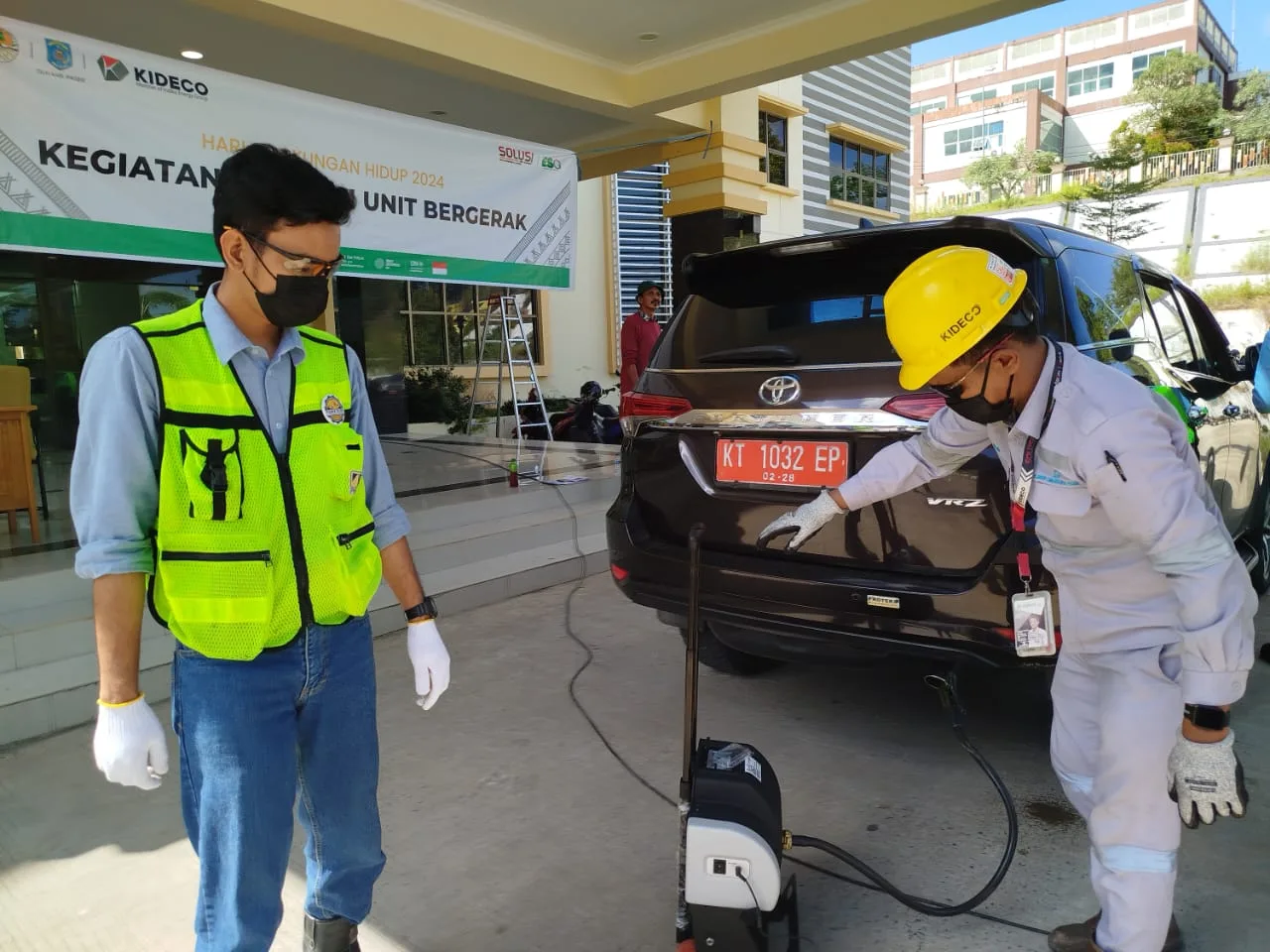 DLH Paser dan Kideco Uji Emisi Kendaraan Dinas