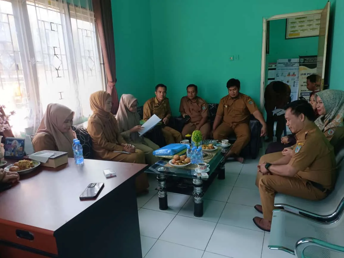 Kecamatan Batu Engau Monitoring Pembangunan Jalan Usaha Tani di Tebru Paser Damai