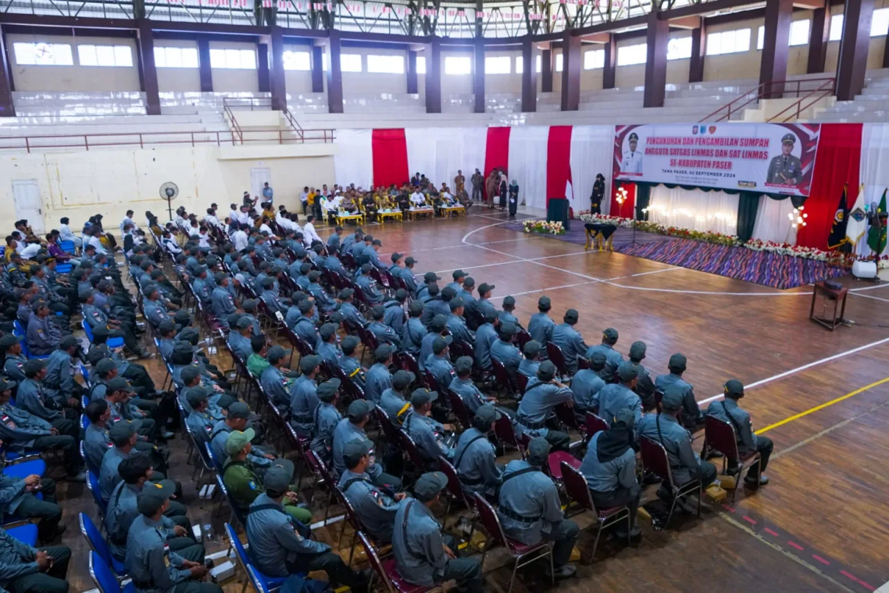 Dukung Pengamanan Pilkada, Sekda Paser Kukuhkan 2.556 Satlinmas