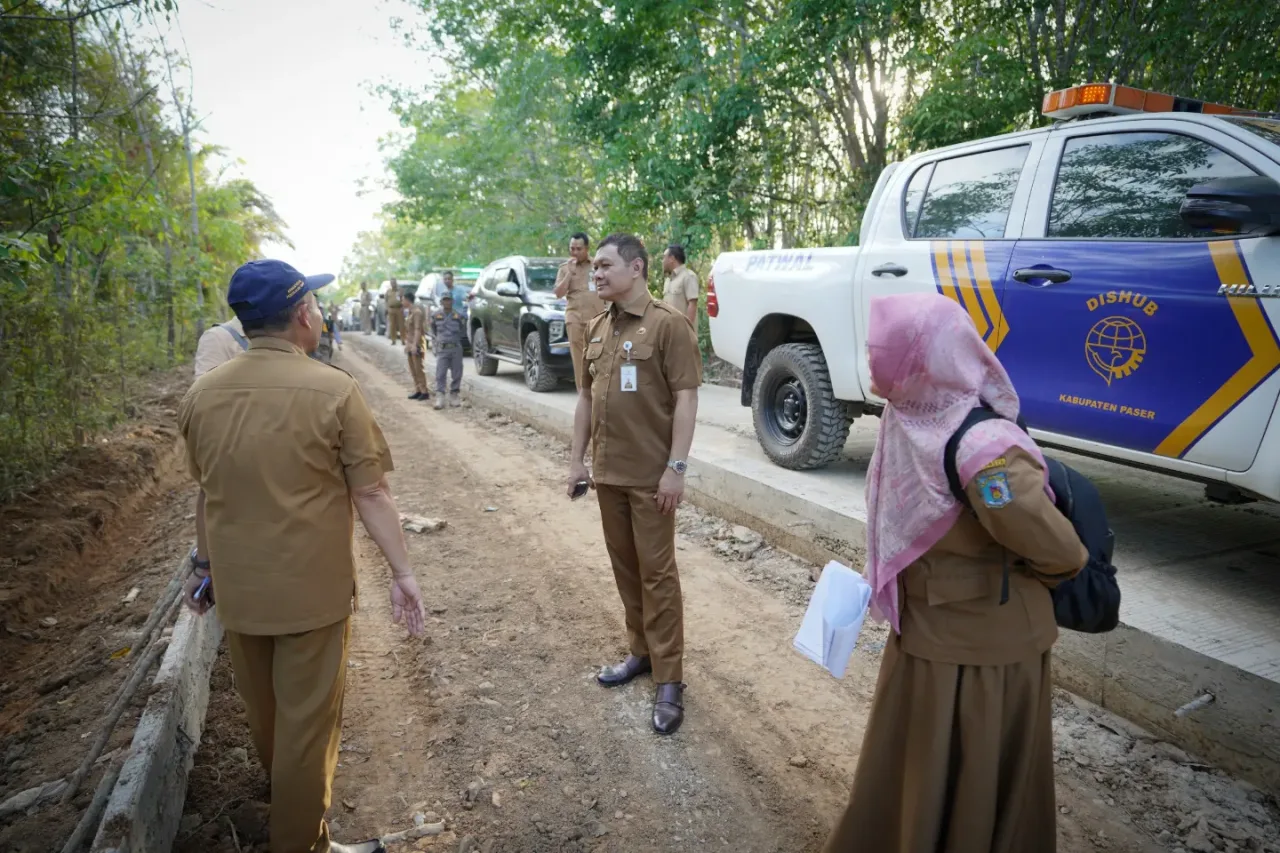 Tak Hanya Ingin Terima Laporan, Bupati Fahmi Lihat langsung Progres Program Strategis Paser MAS