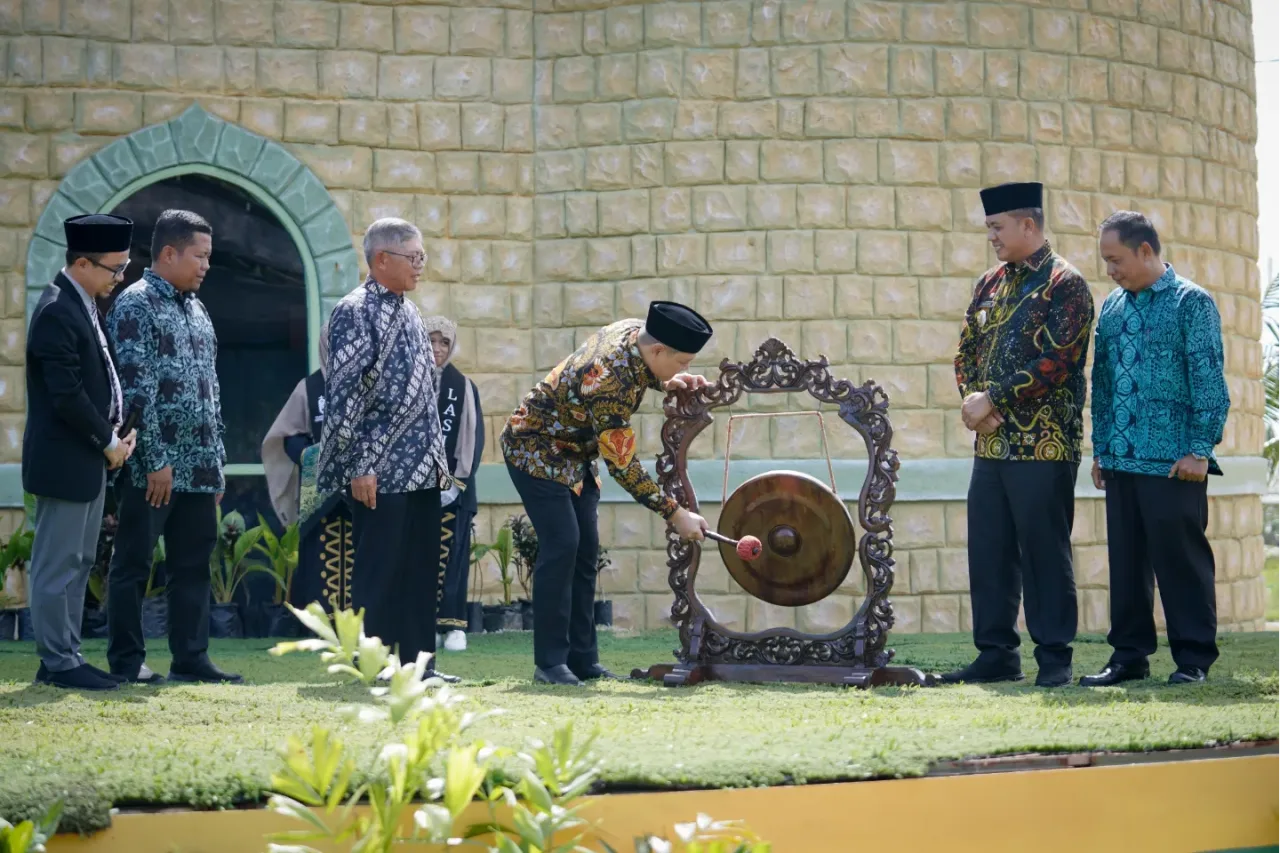 Bupati Fahmi : Pemkab dan Masyarakat Bangga Miliki Ponpes Trubus Iman