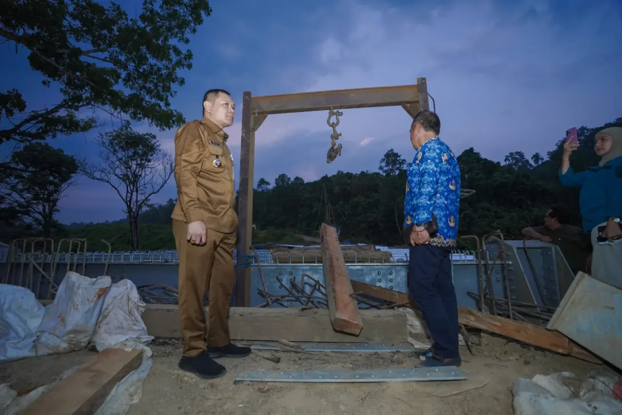 Pembangunan Jembatan Sungai Sangar dan Tiwaw, Bupati Fahmi Pastikan Selesai Tahun ini
