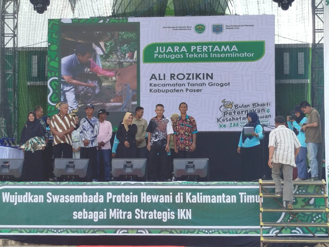 KWT dan Dua Petugas Peternakan di Paser Terima Penghargaan