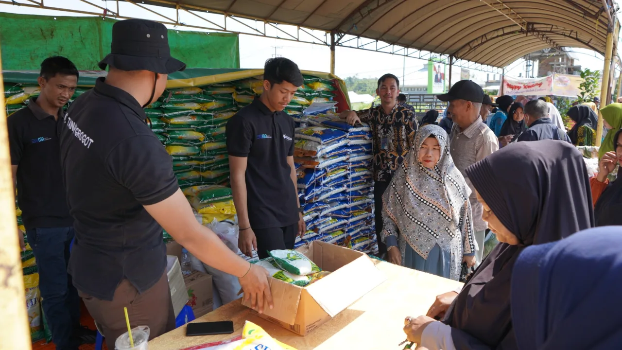 Jaga Pasokan Pangan, Distapang-TPID Paser Gelar Pangan Murah di GOR Tapis