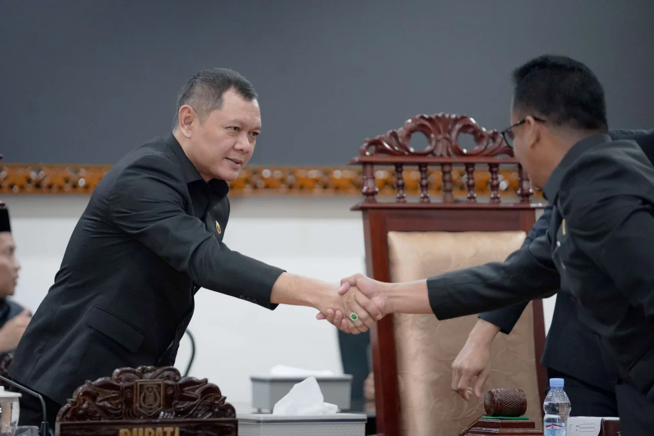 Bupati Paser Hadiri Rapat Paripurna, Bahas 11 Rancangan Perda Baru
