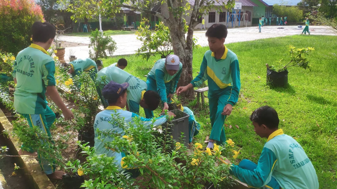 DLH Paser Tanamkan Budaya Buang dan Pilah Sampah di Sekolah