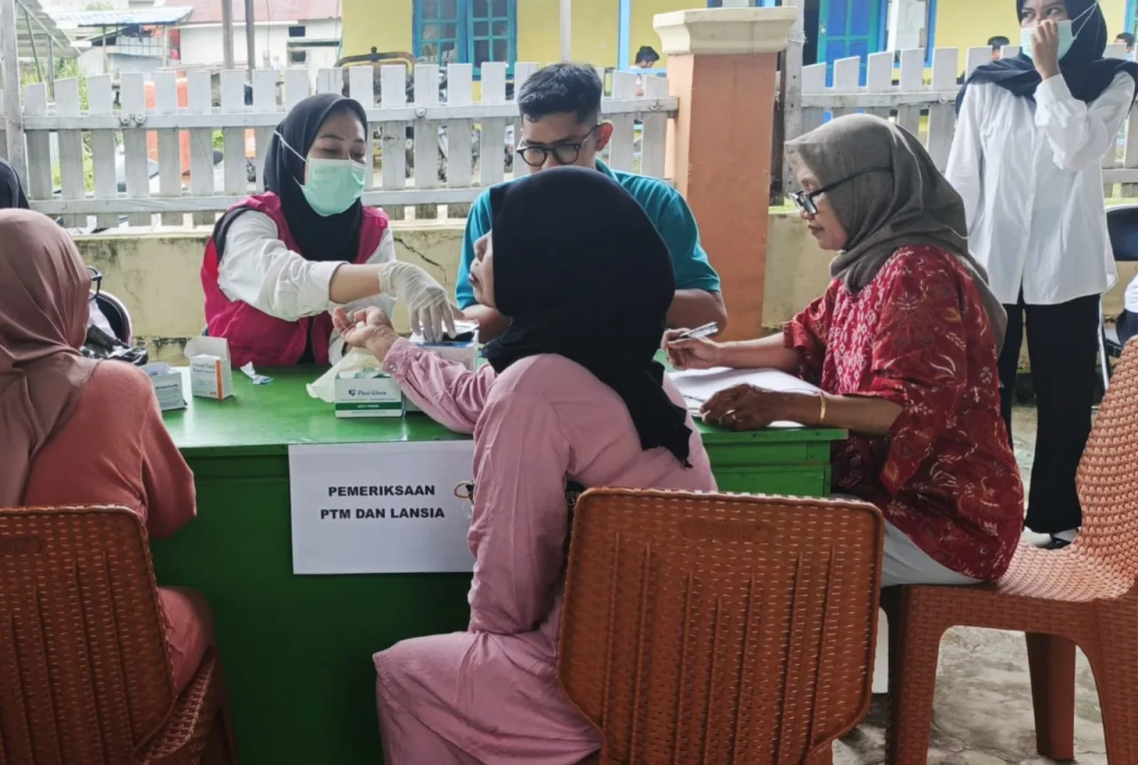 Pelayanan Kesehatan Bergerak Sasar Masyarakat Pesisir Paser
