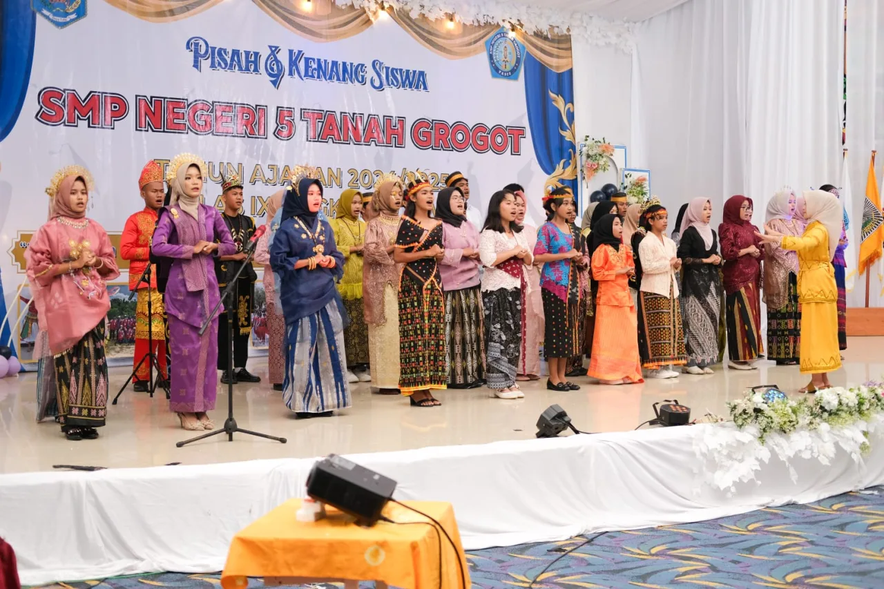 Suasana Haru Iringi Perpisahan Angkatan XXV SMPN 5 Tanah Grogot