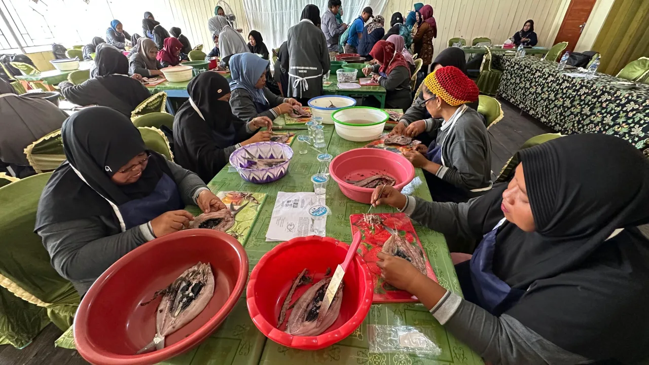 Tingkatkan Konsumsi Ikan dan Pemberdayaan Ekonomi Dinas Perikanan Paser Gelar Pelatihan Olahan Ikan