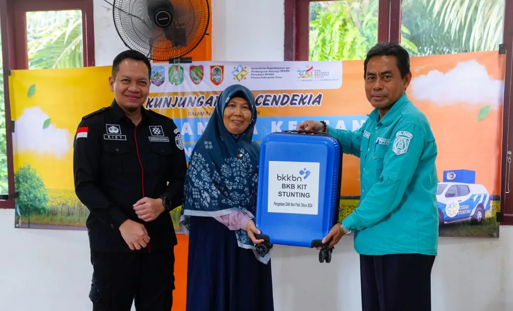 Hari keluarga Nasional,Paud Cendekia tanah Grogot Terima BKB Kit dari BKKN