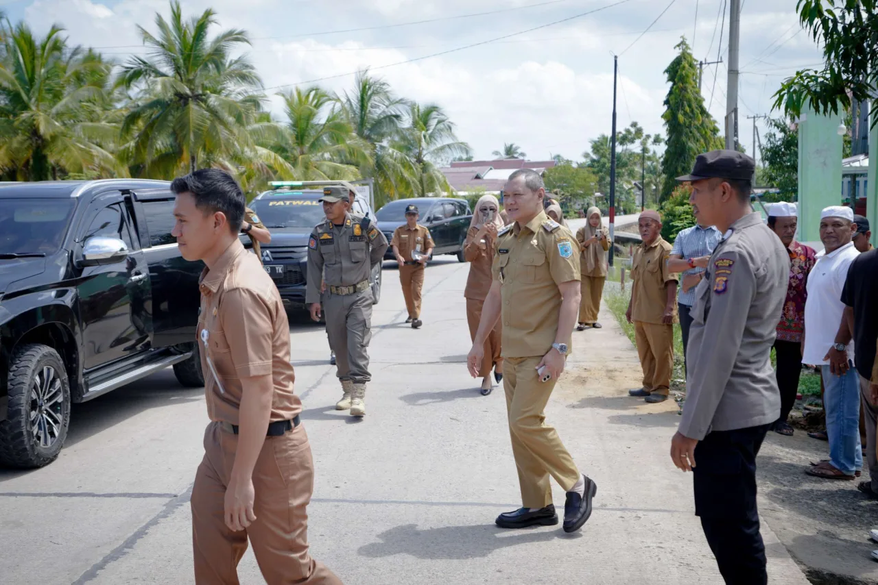 Bupati Paser Tinjau Progres Jalan dan Infrastruktur di Desa Lori