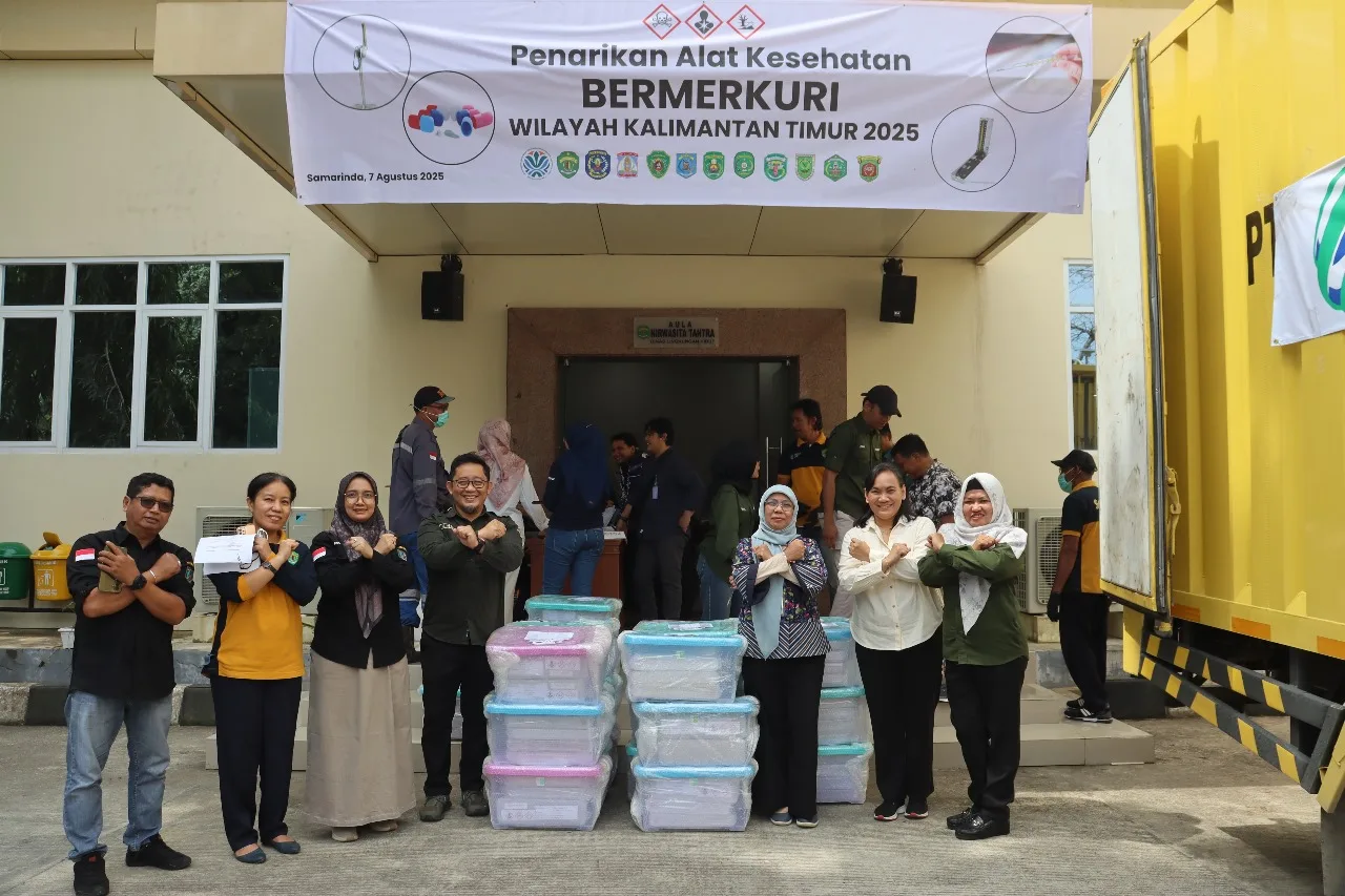 DLH dan Dinkes Paser Serahkan 289 Alkes Bermerkuri ke DLH Provinsi Kaltim