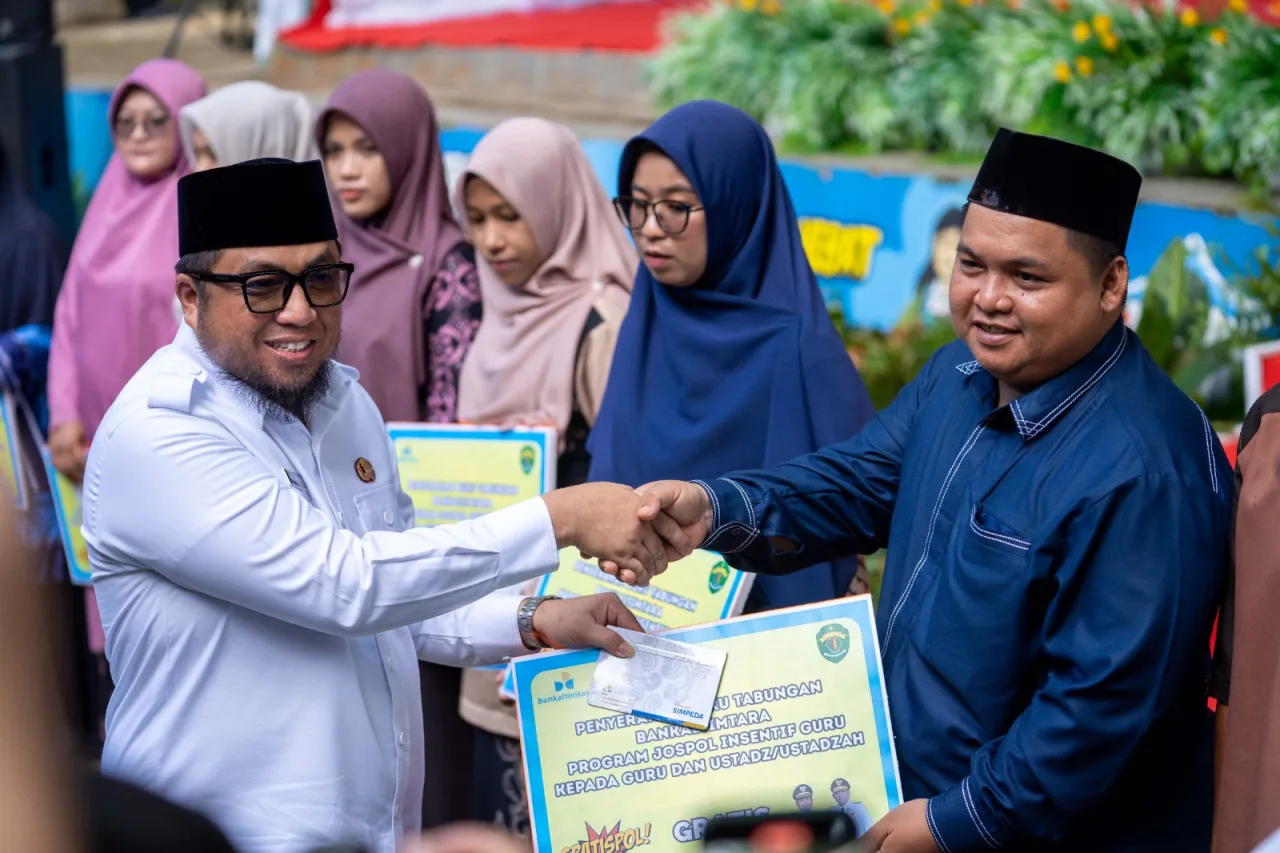 Sebanyak 1.138 Guru dan 765 Marbot di Paser Dapat Insentif Jospol Gubernur Kaltim