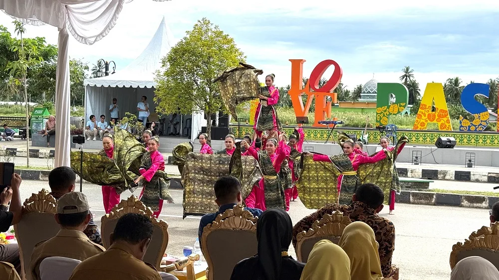 Parade Budaya Nusantara HUT ke-66 Paser Satukan Keberagaman Etnis