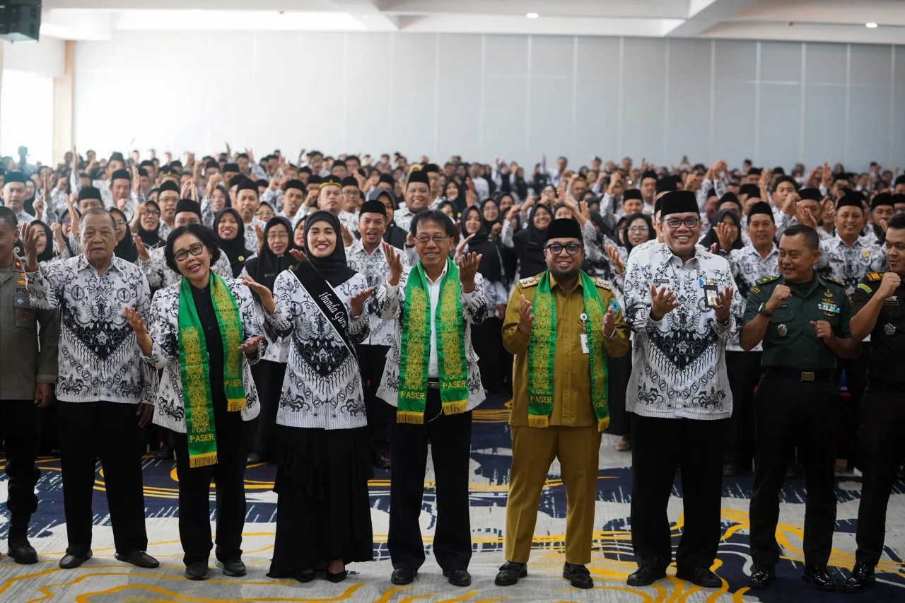 Peringati Hari Guru, Pemkab Paser Komitmen Tingkatkan Mutu dan Profesionalisme Guru