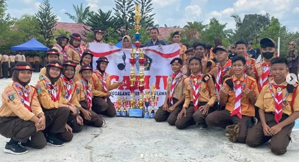 Raih Juara Umum, Regu Pramuka SMP Negeri 2 Tanah Grogot Boyong Piala Bergilir Lomba Galang Ambalan Mulawarman
