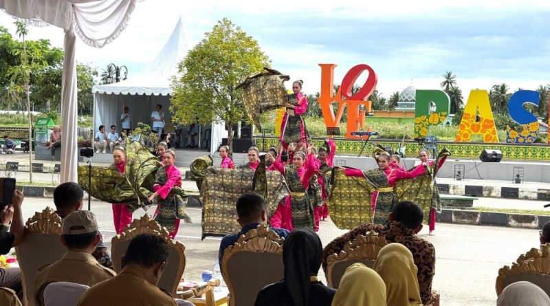 Parade Budaya Nusantara HUT ke-66 Paser Satukan Keberagaman Etnis